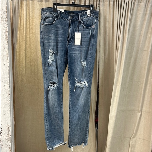 Medium Wash Straight Leg Jeans - Judy Blue - Picture 1 of 6